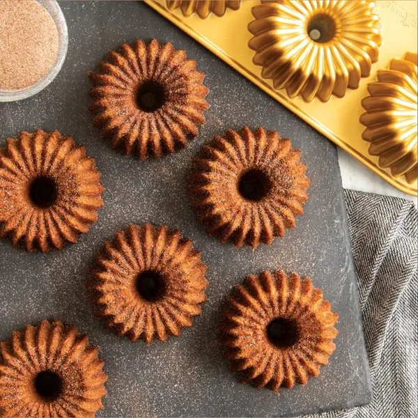 Nordic Ware Backform Brilliance Bundtlette Pan Aluminium Gold, 38cm X 22, 2cm, Nw 93377 thumbnail