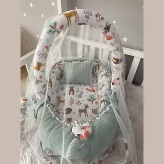 Jaju Baby - Babynestje, Hoofdkussen En Klamboe - Organische Katoen - Antibacterieel Babynestje - Anti-Allergisch Babynestje - Groen En Woud Patroon -