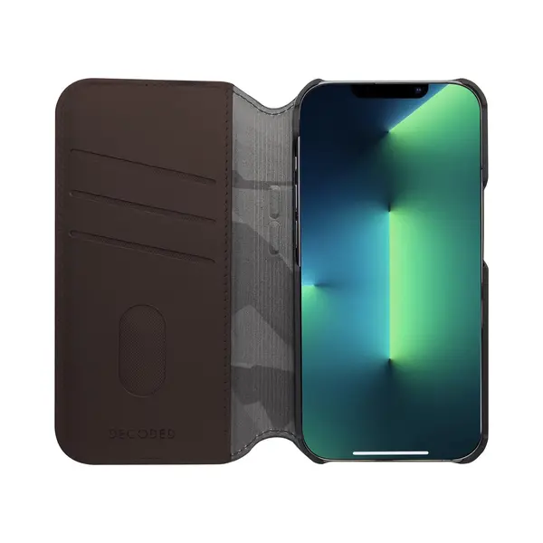 Decoded Wallet Case - IPhone 14 Pro - Afneembaar Hoesje Met Pasjeshouder - Hoogwaardig Europees Leer - Magnetische Technologie Van Apple - Bruin thumbnail