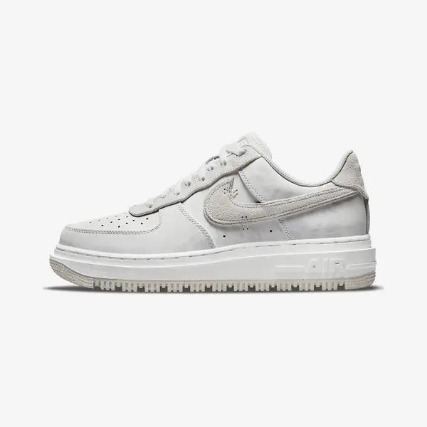 Nike DD9605-100 Sportschuh Männlich thumbnail
