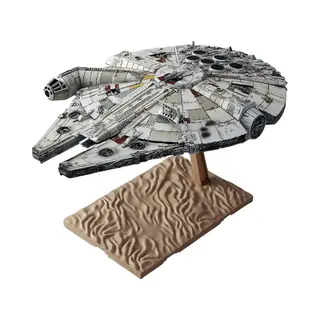 Revell Bandai Millennium Falcon Spaceship model Montagekit 1:144