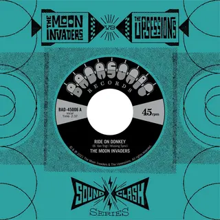 Amped Soundclash Series - Moon Invaders Vs. The Upsessio [Vinyl Lp]
