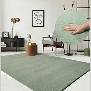 The Carpet Relax Moderner Flauschiger Kurzflor Teppich, Anti-Rutsch Unterseite, Waschbar Bis 30 Grad, Super Soft, Felloptik, Grün, 140 X 200 Cm
