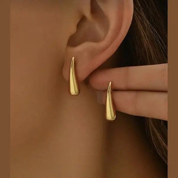 Vibe - Mini Drop - Oorbellen - Lengte 2.2 Cm En Breedte 0.6 Cm - Goud Verguld - Gold - Juweel - Oorknop - Geschenk - Accesoire thumbnail