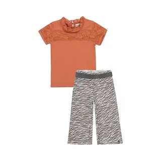 Koko Noko - Kledingset(2delig) - Wide Leg Fit Broek Met Pliséplooitjes Champange - Shirt Met Kant Roodbruin - Maat 92