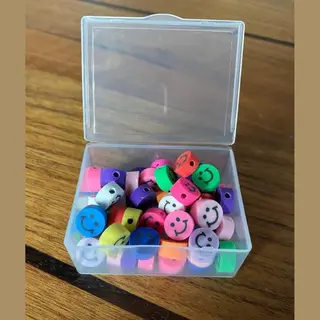 Kralen Smiley - 50 Stuks Polymeer Kleikralen Van 1 Cm In Plastic Doosje