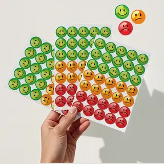 Allemaalstickersenzo Grote Smiley Beloningsstickers - 105 Stuks - 3 Stickervellen - Smiley Stickers