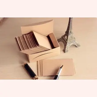100 Mini Kraft Kaartjes In Bewaardoosje - Kleine Blanco Kaartjes - Meer Leuks