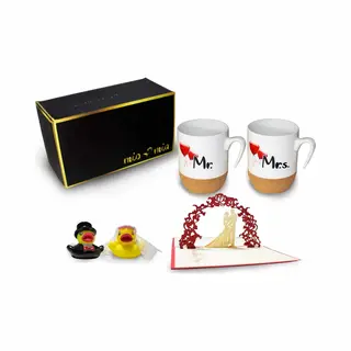 Miamio Geschenkset Für Hochzeit - Kaffeetassen Mr & Mrs Als Hochzeitsgeschenk Für Brautpaar Tassen + Badeenten + Grußkarte Geschenkset