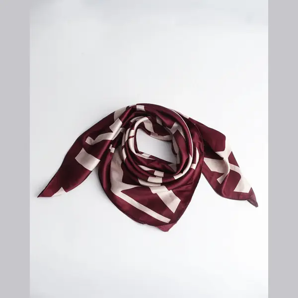 Eline Bandana Dames – 70x70 Cm – Burgundy / Bordeaux Rood – Imitatie Zijde – All Over Logo Print – Accessories Junkie Amsterdam thumbnail