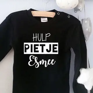 Merkloos Shirtje Hulp Pietje Met Naam Van Hulppietje | Lange Mouw | Zwart Met Witte Letters | Maat 92 Baby T-shirt 92