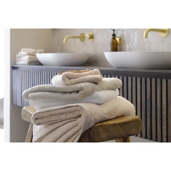 Beddinghouse Care Cotton Bamboo - Douchehanddoek - Ecru - 50x100 Cm thumbnail