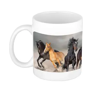 Bellatio Decorations Paarden Thema Koffie Mok - Dravende Zwarte En Witte Paarden - Theebeker Wit - 300 Ml - Keramiek - Cadeau - Paarden Liefhebbers