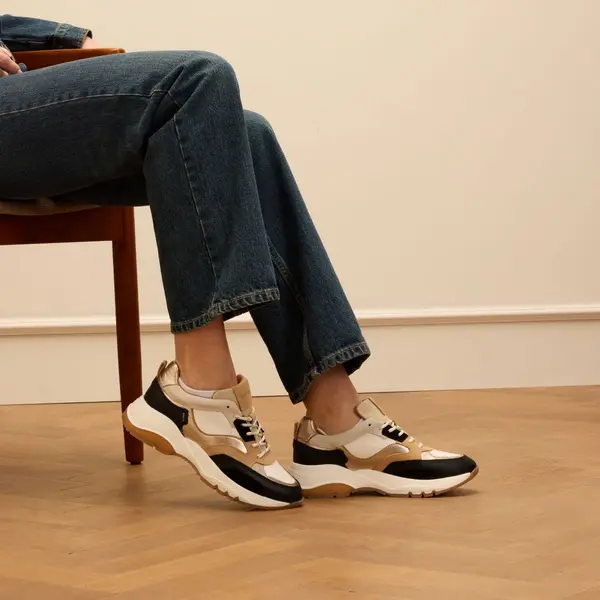 Manfield Schwarze Ledersneaker Mit Veloursleder-Details thumbnail