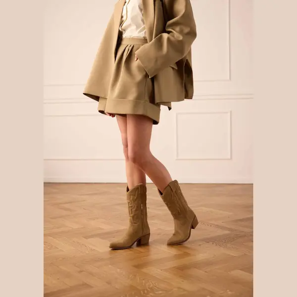 Manfield Beigefarbene Cowboystiefel Aus Veloursleder thumbnail
