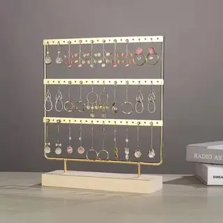 Fliex - Sieradenrek - Oorbellenrek - Goud - 60 Gaatjes