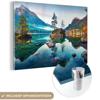 MuchoWow Glasschilderij Natuur - Water - Bergen - Bomen - Mist - Woonkamer - Schilderij Glas - 90x60 Cm - Muurdecoratie - Foto Op Glas - Woondecoratie -