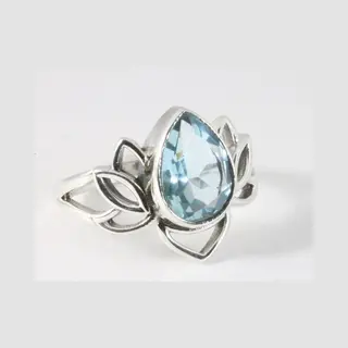AsiAsia Opengewerkte Zilveren Lotus Bloem Ring Met Blauwe Topaas - Maat 20