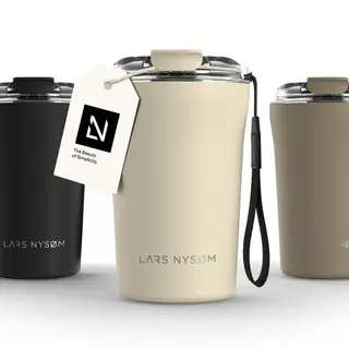 Lars NysØM Thermo Kaffeebecher To Go Mit Trageschlaufe & Tritan Deckel | Travel Mug 0, 38 Liter Mit Isolierung | Auslaufsicherer Edelstahl