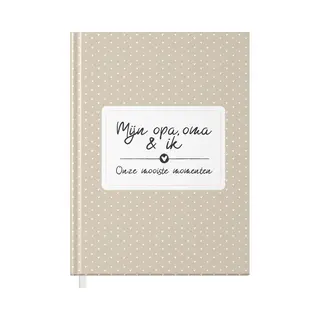 Fyllbooks - Mijn Opa, Oma & Ik Invulboek - Cadeau Voor Opa En Oma - Dagboek - Herinneringsboekje - 80 Pagina's - Hardcover - Beige Hearts
