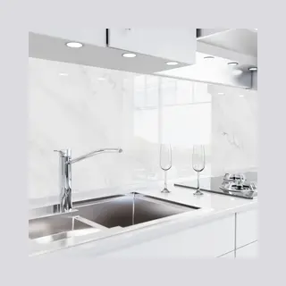 Danario Küchenrückwand Selbstklebend - Glasoptik - Spritzschutz Küche - Versteifte Pet Folie - 0, 8 Mm - Marmor Weiß - 60cm X 280cm