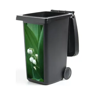 StickerSnake Container Sticker De Donkere Groene Bladeren Rondom Het Lelietje Van Dalen - 38x80 Cm - Kliko Sticker