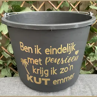 Cadeau Emmer - Goud - Pensioen - 12 Liter - Kado - Emmer - ' Ben Ik Eindelijk Met Pensioen Krijg Ik Zo'n K*T Emmer ' - Tuin - Huis - Vrienden -