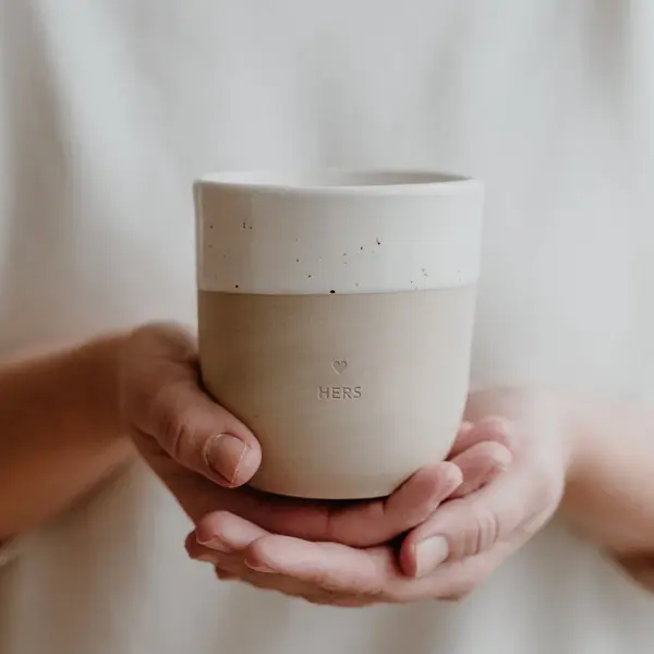 Mok - Hers - Tas - Aardewerk - Handgemaakt - Servies - Decoratie - Valentijn - Geschenk - Cadeau - Koffie - Thee - Origineel Cadeau - Uniek - Vrienden thumbnail
