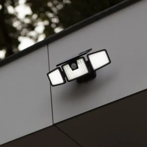 Lutec Briti - Verstraler Op Zonne-energie Met Sensor - 26, 7 X 8, 3 X 12, 75 Cm - 6W Led Incl. - IP44 - Zwart thumbnail