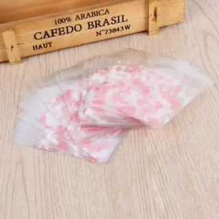 100 X Transparante Uitdeelzakjes Voor Valentijn, Traktatie, Verjaardag, Kantoor En Bruiloft - Harten Patroon | Uitdeel Zakjes - 7 X 7 Cm (gesloten) |
