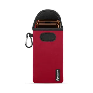 MobyDefend Hoesje - Geschikt Voor IPhone 17 Pro Max - Neopreen Pouch Met Karabijnhaak - Insteek - Riemlus - Rood