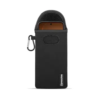 MobyDefend Hoesje - Geschikt Voor Oppo Reno15 Pro - Neopreen Pouch Met Karabijnhaak - Insteek - Riemlus - Zwart
