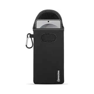 MobyDefend Hoesje - Geschikt Voor Samsung Galaxy S26 Ultra - Neopreen Pouch Met Karabijnhaak - Insteek - Riemlus - Zwart