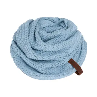 Knit Factory Coco Gebreide Colsjaal - Ronde Sjaal - Nekwarmer - Wollen Sjaal - Lichtblauwe Colsjaal - Dames Sjaal - Heren Sjaal - Unisex - Celeste -