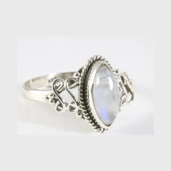 AsiAsia Fijne Bewerkte Zilveren Ring Met Regenboog Maansteen - Maat 16 thumbnail