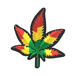Wiet Hennep Cannabis Blad Met Rasta Kleuren Strijk Patch 6.6 Cm / 7.3 Cm / Rood Geel Groen