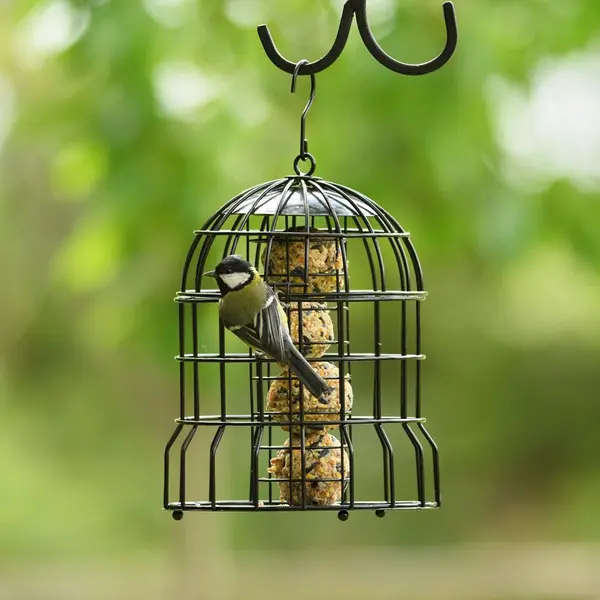 C J Wildlife Cj Wildlife Vetbolhouder Voor Vogels - Milan - Mezenbolhouder Met Beschermkooi - Veilig Eten Voor Kleine Tuinvogels - Voor 4 Vetbollen - Zwart thumbnail