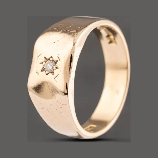 Pre-Owned Vintage 9ct Yellow Gold Diamond Signet Ring 41342121 thumbnail