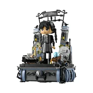 Lego 76780 Wednesday Addams Figure