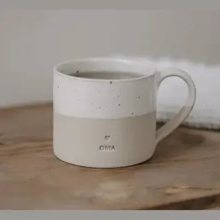 Mok Oma - Tas - Met Oor - Liefde - Aardewerk - Handgemaakt - Servies - Grootouders - Valentijn - Decoratie - Geschenk - Cadeau - Koffie - Thee -