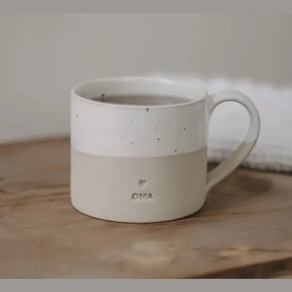 Mok Oma - Tas - Met Oor - Liefde - Aardewerk - Handgemaakt - Servies - Grootouders - Valentijn - Decoratie - Geschenk - Cadeau - Koffie - Thee - thumbnail