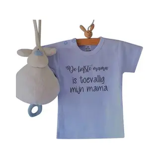 Shirtje Baby Tekst Blauw Jongen Mama Eerste Moederdag | De Liefste Mama Is Toevallig Mijn Mama| Korte Mouw | Lichtblauw | Maat 68
