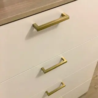 Handgreep Goud Vierkant - Rvs - 96 Mm Hartafstand - Handvat Voor Kast, Keukenkast, Lade Of Deurtje - Vierkante Moderne Greep Inclusief Schroeven -