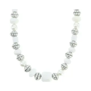 Behave - Kralen Ketting Wit En Zilverkleur Voor Een Elegante Look