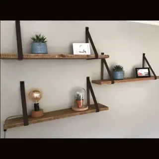 MeubelZwagerij Wandplank Steigerhout Met Groene Leren Riemen