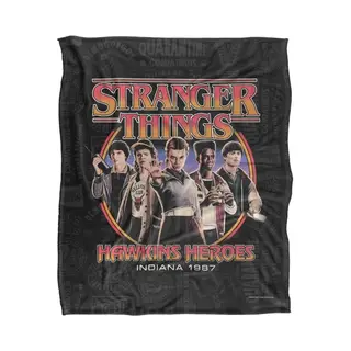 Stranger Things Season 5 - Hawkins Heroes - Fleecedecke Decke Multicolor