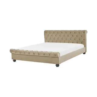 Beliani Polsterbett Samtstoff Beige Lattenrost 180 X 200 Cm Geschwungene Form Gepolsterte Kopfteil Britisch