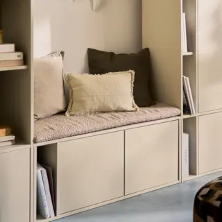 Woood Sitzbank "Settle Down Lowboard Mit Kissen, Hifi-Kommode" Mit Kabeldurchführung, Breite/Tiefe/Höhe, 108/44/45 Cm