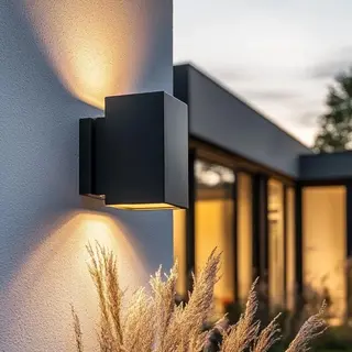 RexTech Solar Wandlamp Buiten 'Sverre' Recht - Up Down Light - Warm Wit Licht - Tuinverlichting Op Zonne-energie Geschikt Voor Schutting - Zwart