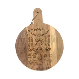 SandD-art Ronde Snijplank/borrelplank Met Tekst Gravure 12, 5 Jaar Getrouwd. Een Origineel Cadeau Voor Een 12, 5 Jarige Bruiloft. Het Formaat Is 40x30cm Incl.